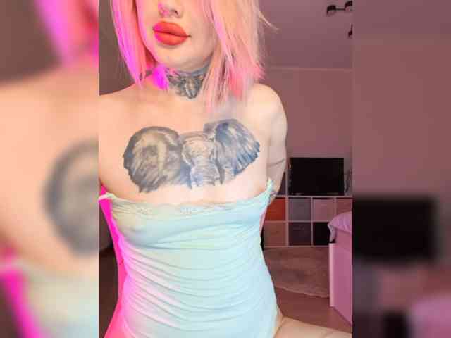 Model: femmfatale
