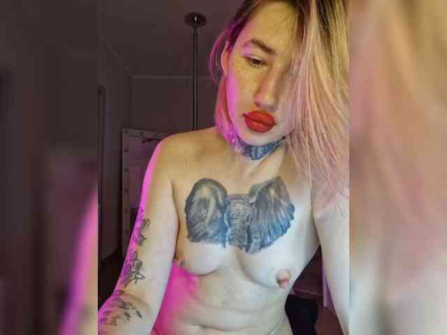Model: femmfatale
