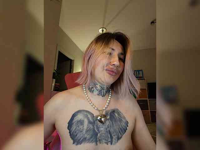 Model: femmfatale