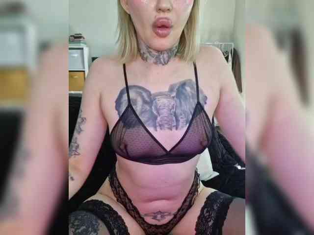 Model: femmfatale