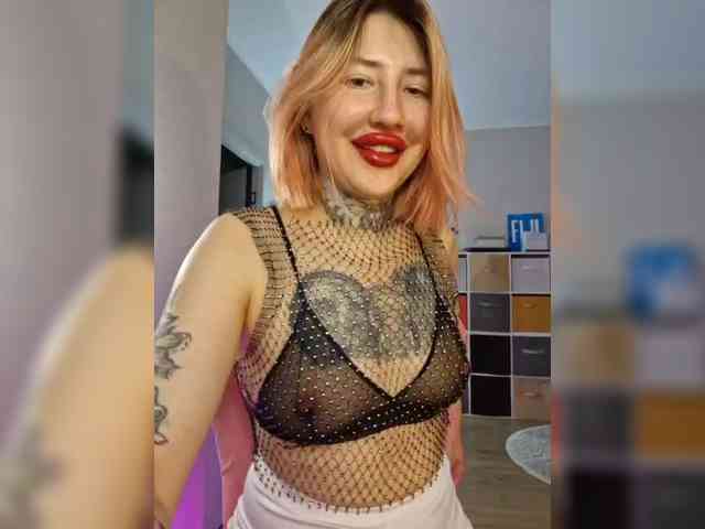 Model: femmfatale