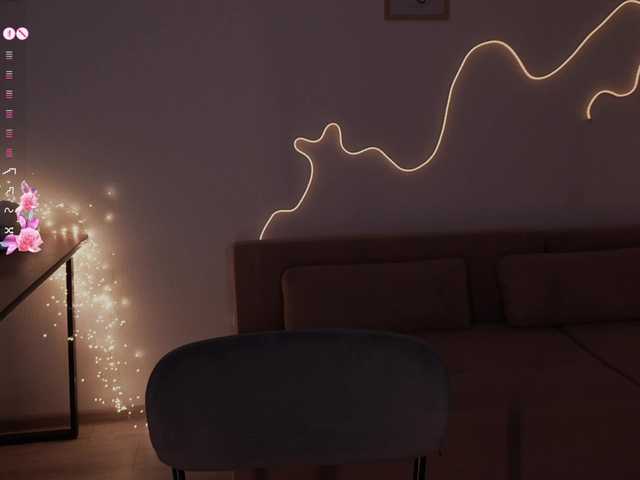 evie-sapphire live cam on BongaCams