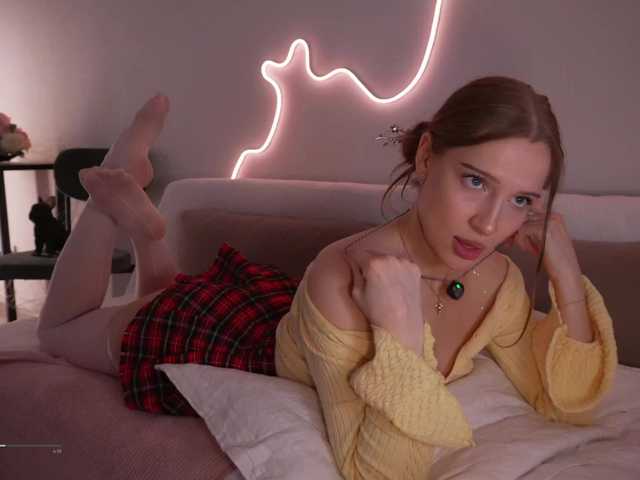 evie-sapphire live cam on BongaCams