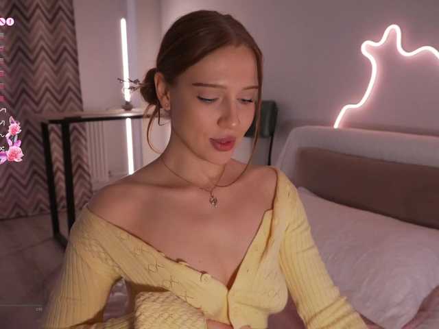 evie-sapphire live cam on BongaCams