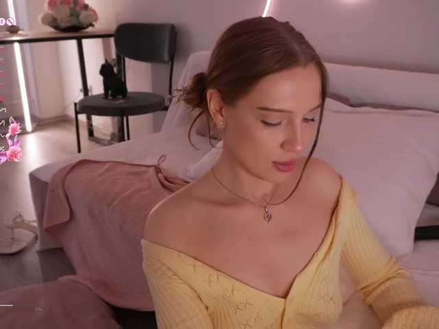 evie-sapphire live cam on BongaCams