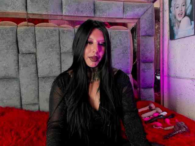 missdarklatin webcam