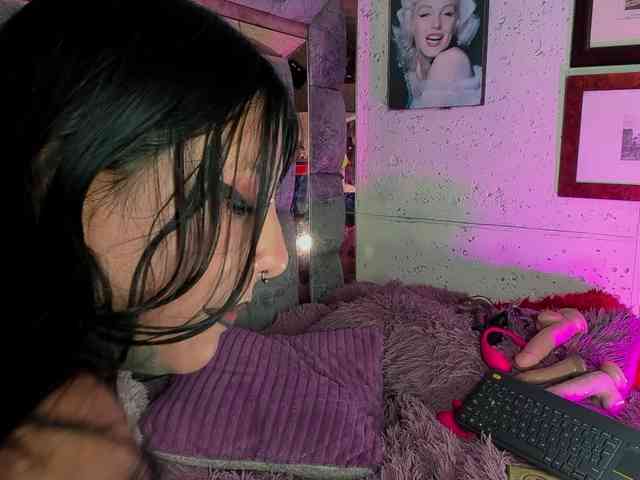 missdarklatin webcam