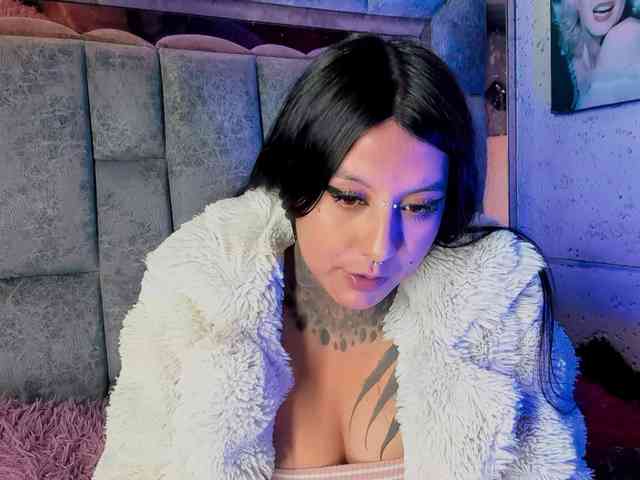 missdarklatin webcam