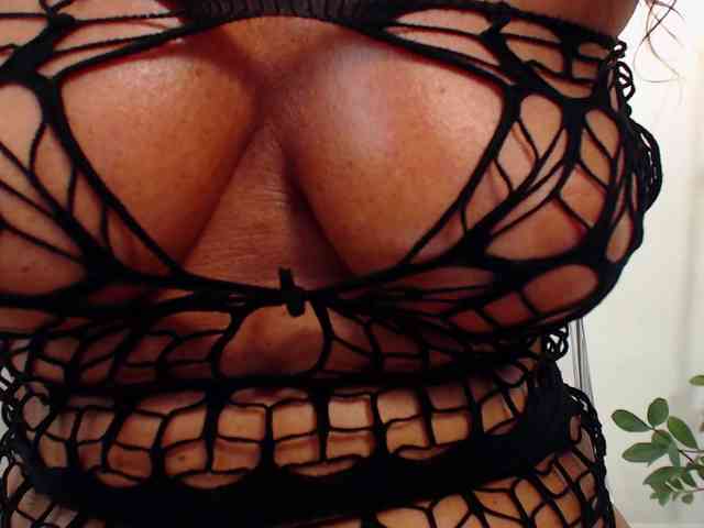 LovelyBrownie webcam