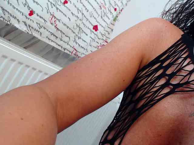 LovelyBrownie webcam
