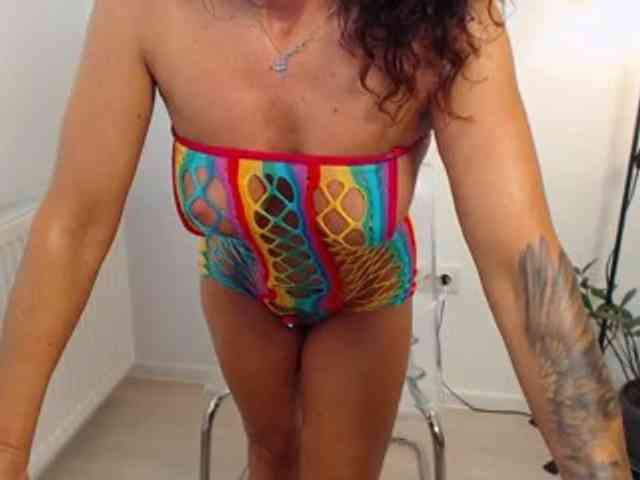 LovelyBrownie webcam