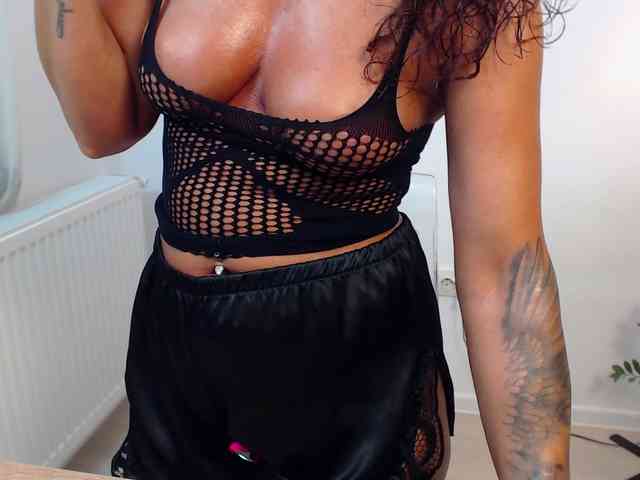 LovelyBrownie webcam