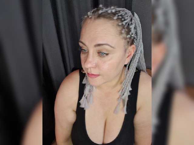 --ALEKSA-, en directo ahora en BongaCams