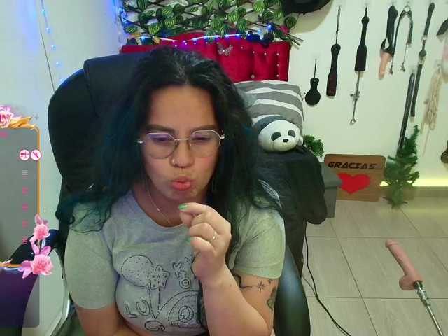 elektra-32 live cam on BongaCams