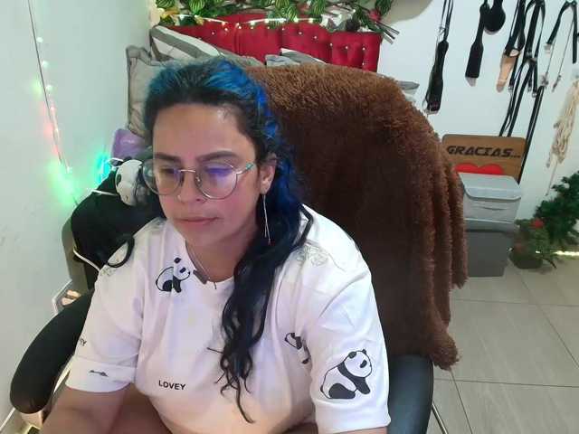 elektra-32 live cam on BongaCams
