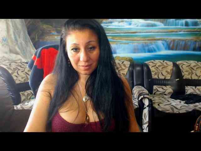 MoistMady webcam