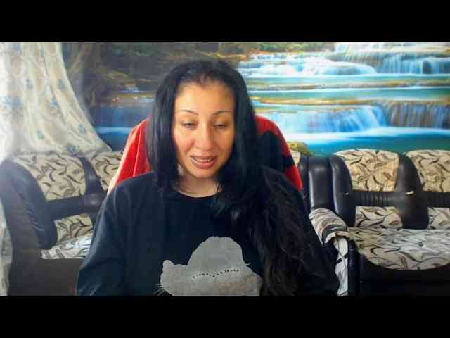 MoistMady webcam