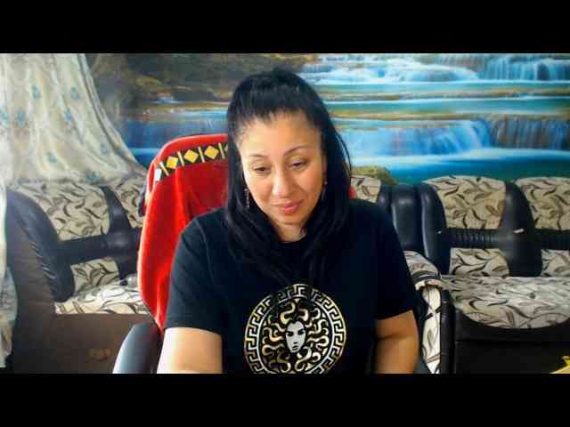 MoistMady webcam