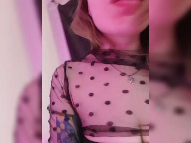 elaizza's BongaCams show and profile