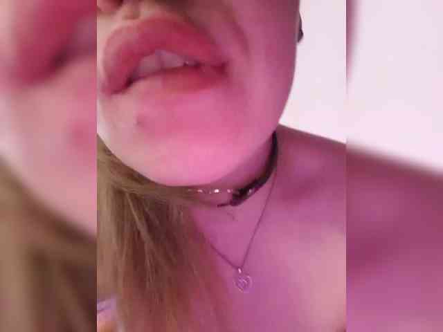 __EElaIzzza__ webcam
