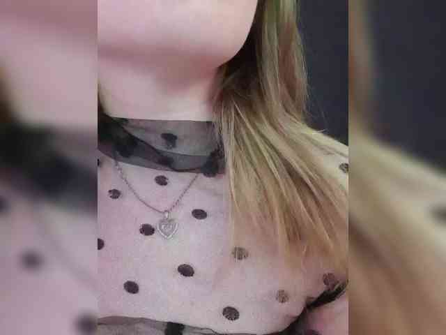 __EElaIzzza__ webcam