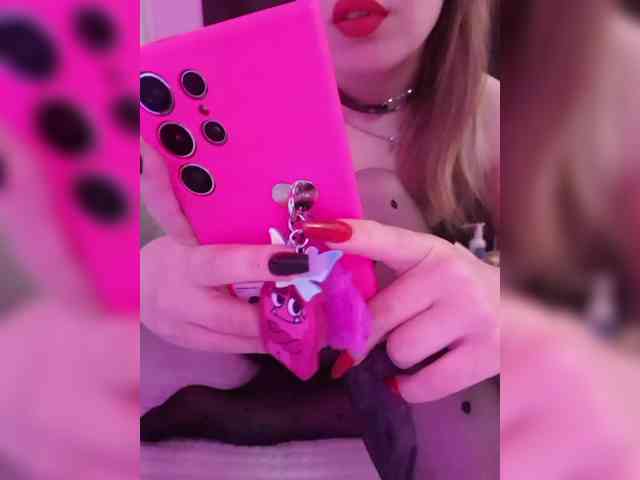 __EElaIzzza__ webcam