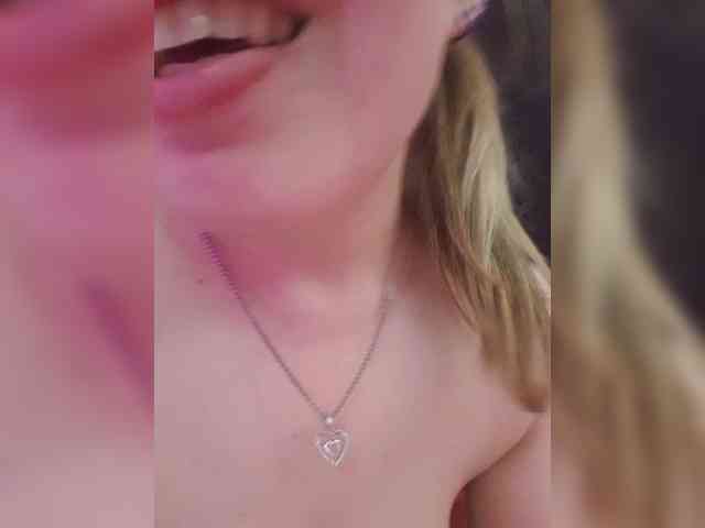 __EElaIzzza__ webcam