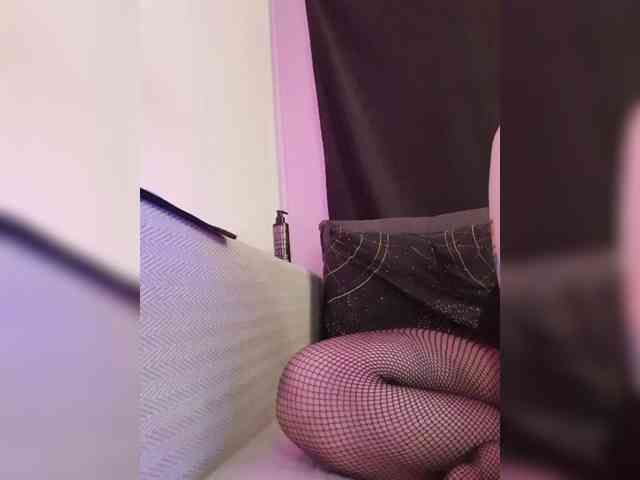 __EElaIzzza__ webcam