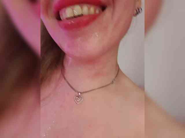__EElaIzzza__ webcam