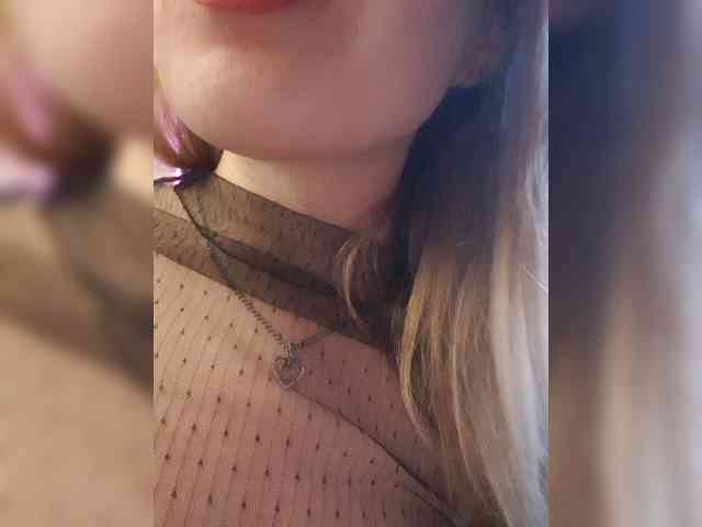 __EElaIzzza__ webcam