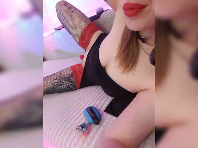 __EElaIzzza__ webcam