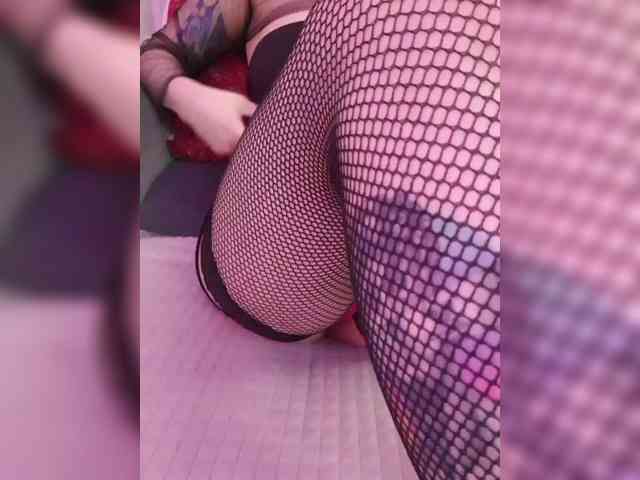 __EElaIzzza__ webcam