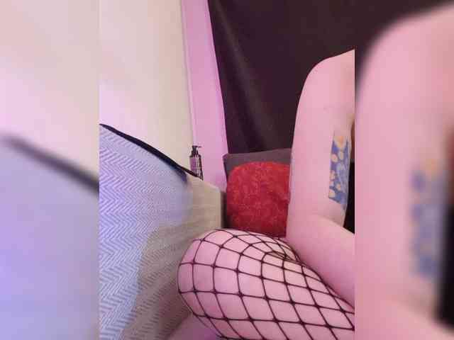 __EElaIzzza__ webcam