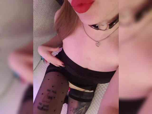 __EElaIzzza__ webcam