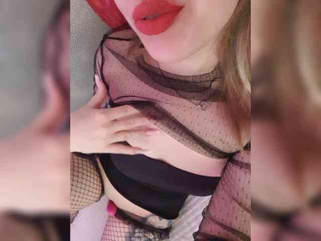 __EElaIzzza__ webcam