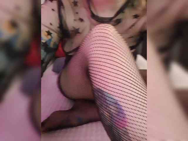 __EElaIzzza__ webcam