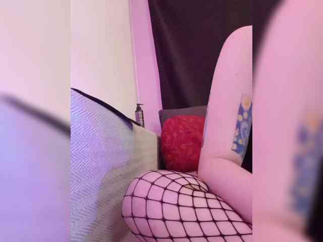 __EElaIzzza__ webcam