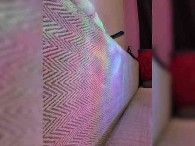 __EElaIzzza__ webcam
