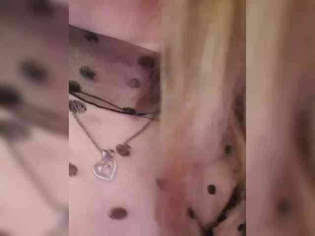 __EElaIzzza__ webcam