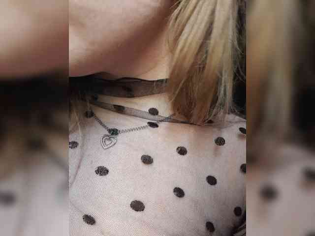 __EElaIzzza__ webcam