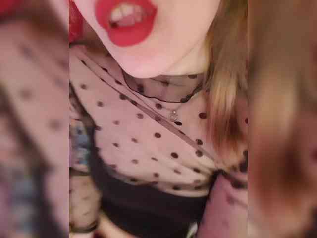 __EElaIzzza__ webcam
