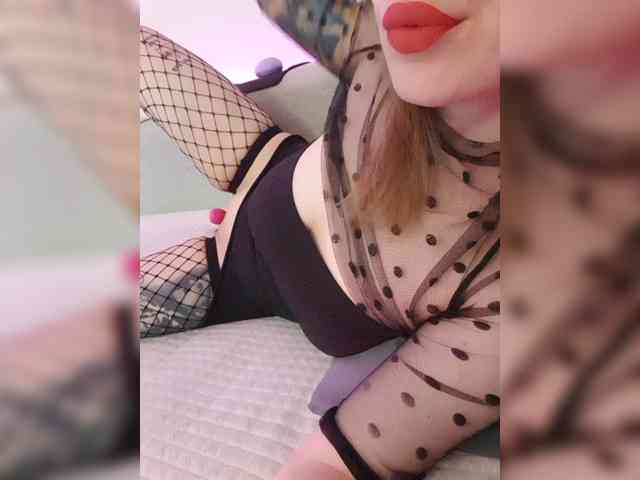 __EElaIzzza__ webcam