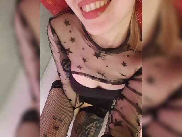 __EElaIzzza__ webcam
