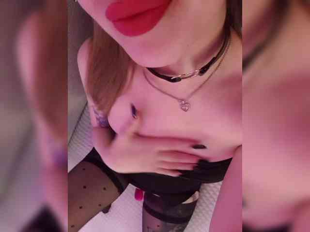 __EElaIzzza__ webcam