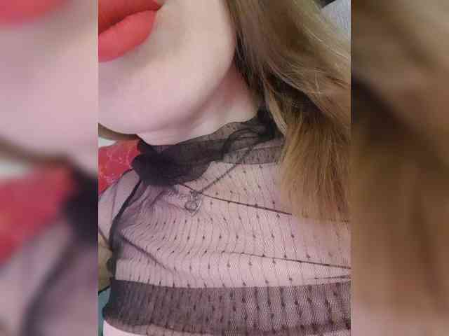 __EElaIzzza__ webcam