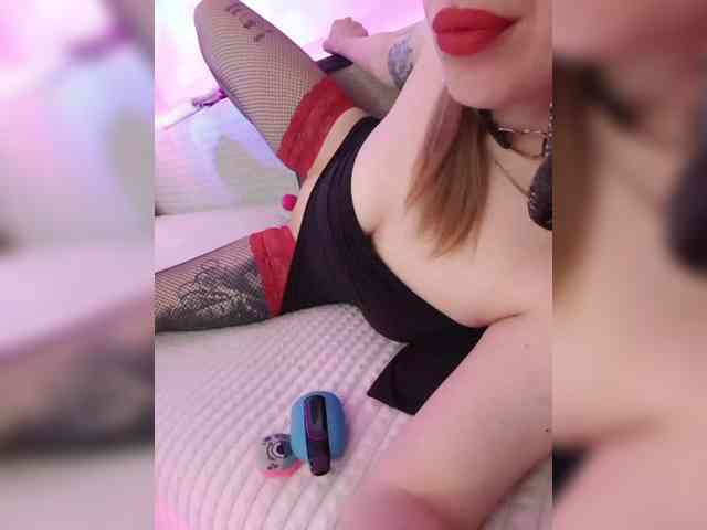 __EElaIzzza__ webcam