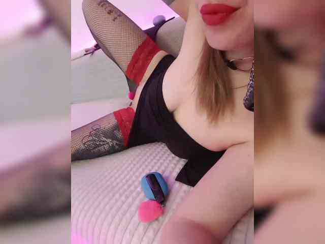 __EElaIzzza__ webcam