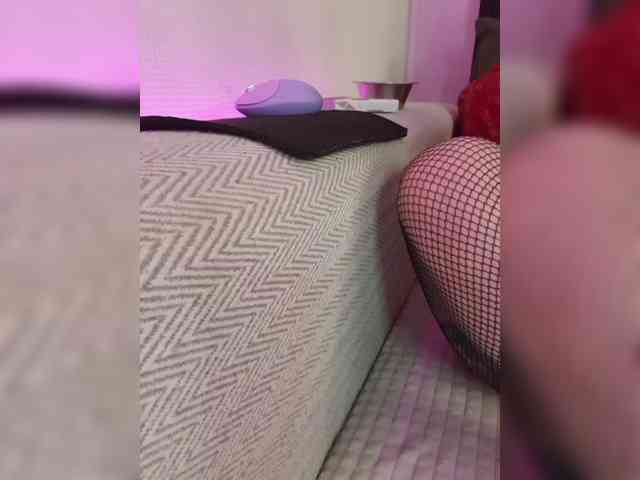 __EElaIzzza__ webcam
