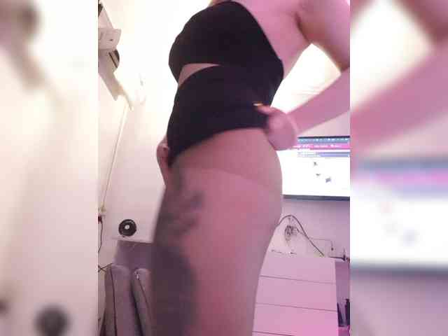 __EElaIzzza__ webcam