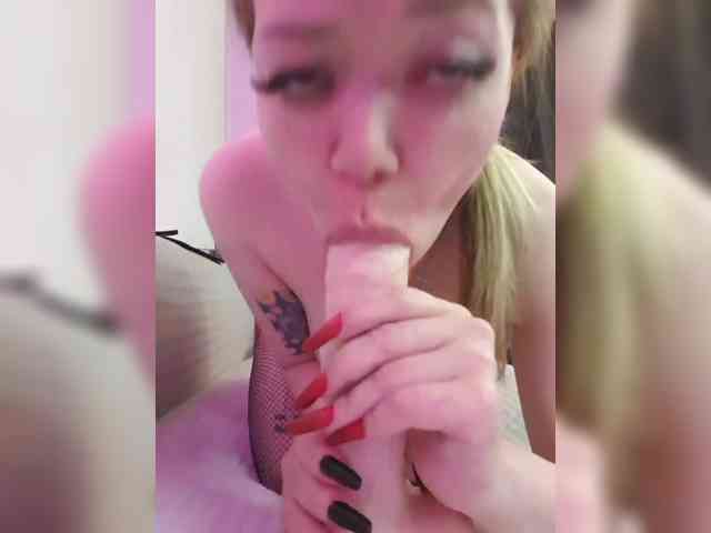 __EElaIzzza__ webcam